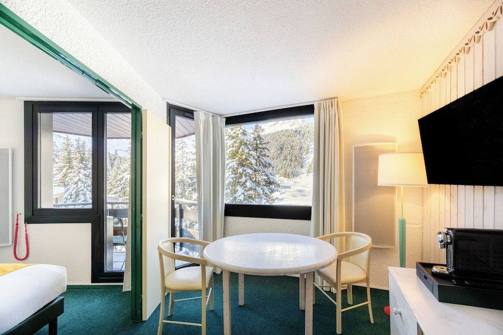 Lake Hôtel Courchevel 1850 Classic Quadruple Room 8