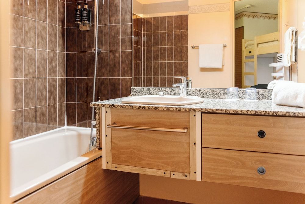 Lake Hôtel Courchevel 1850 Superior Double Room, Lake View 7