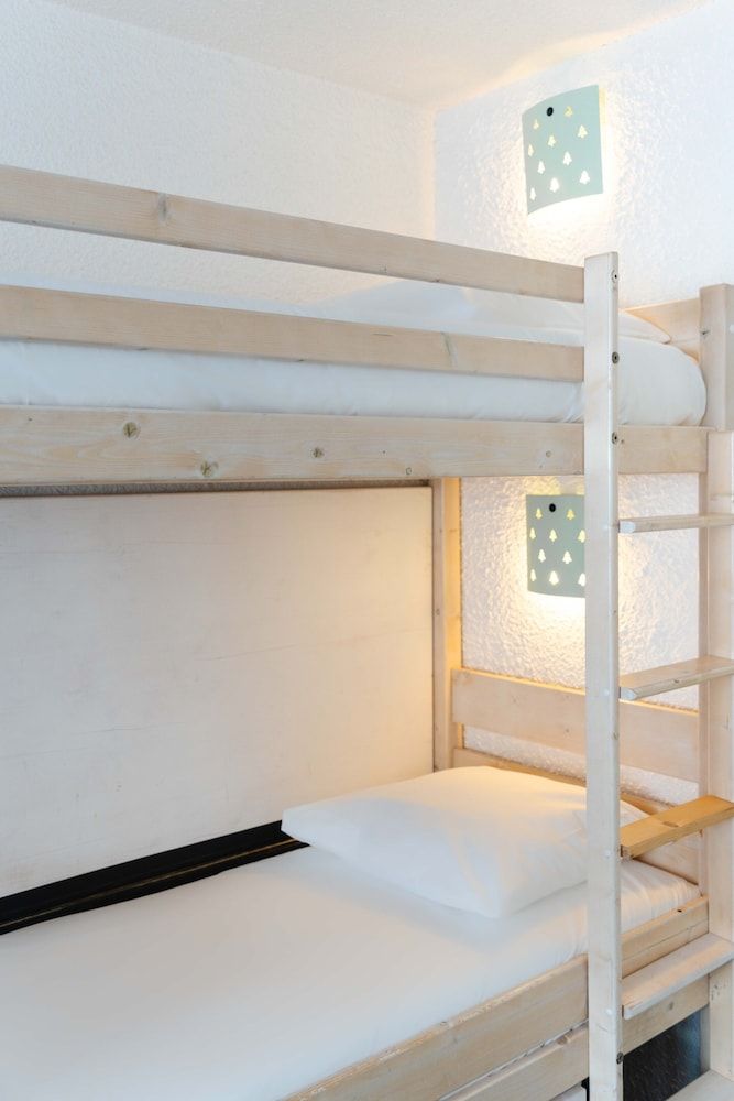 Lake Hôtel Courchevel 1850 Classic Quadruple Room 2