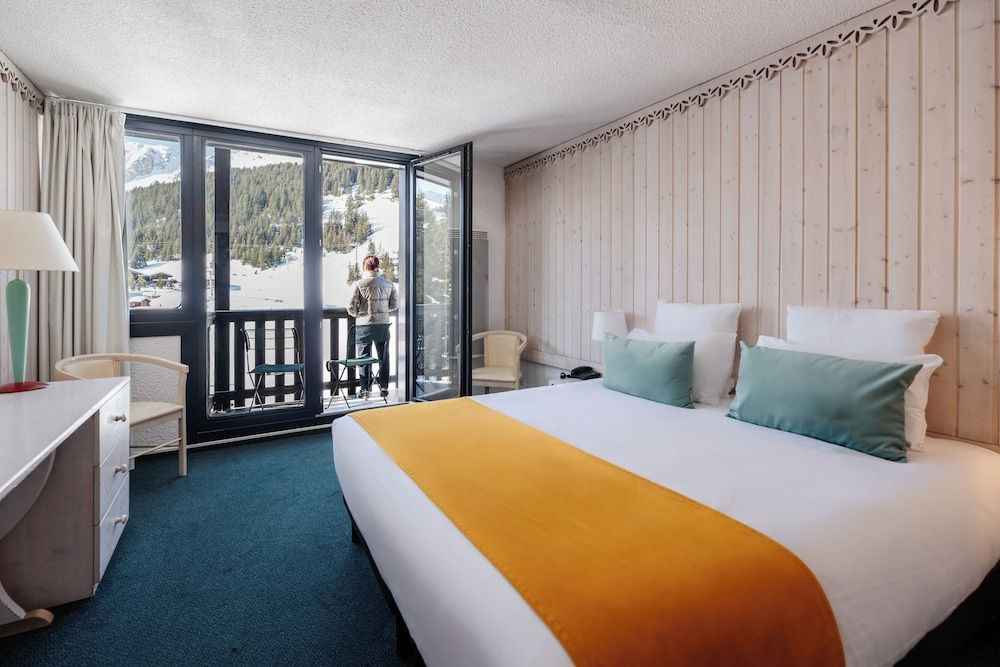 Lake Hôtel Courchevel 1850 Superior Double Room, Lake View 3