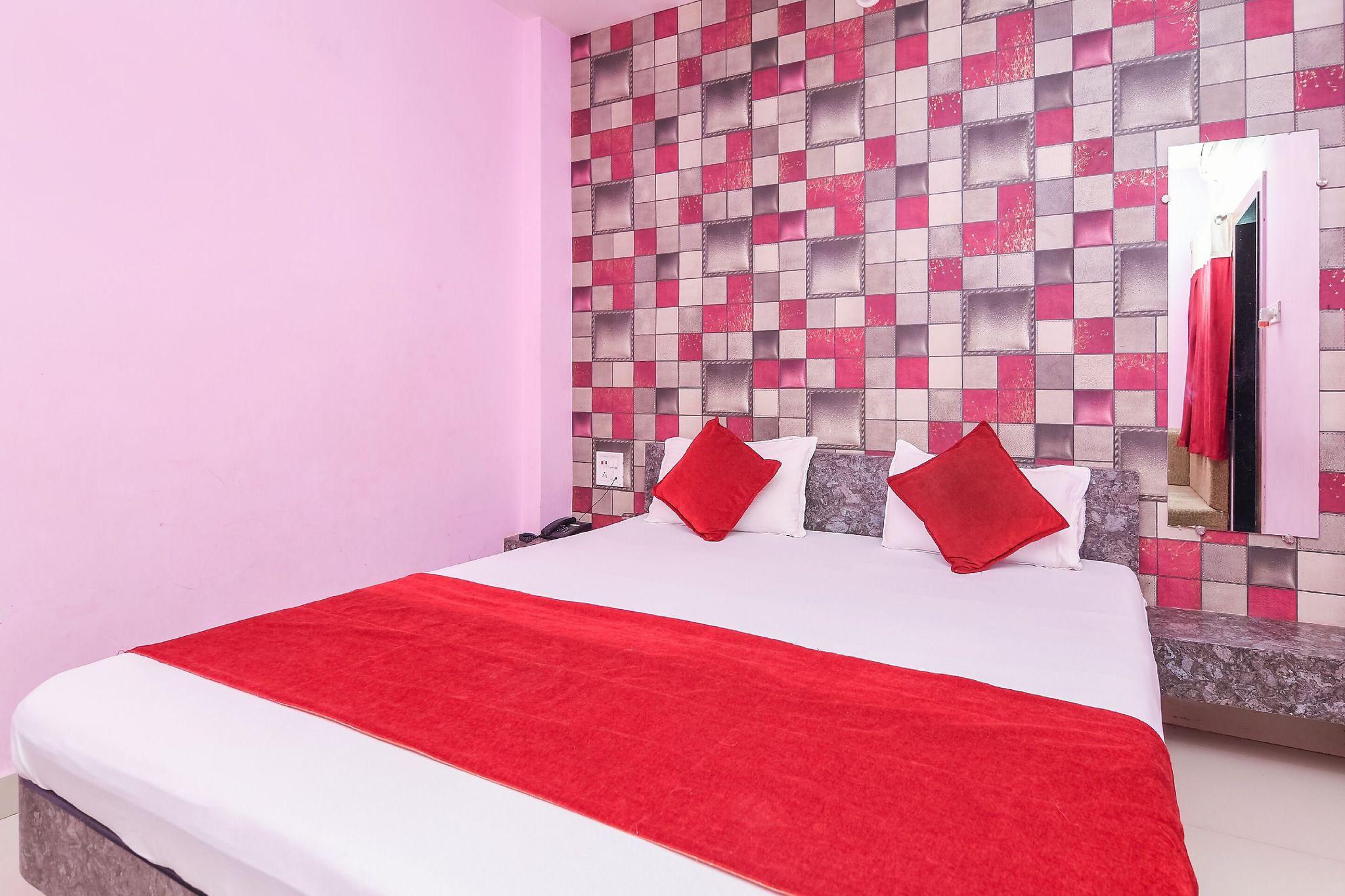 Hotel Royal Palace Deluxe AC 14