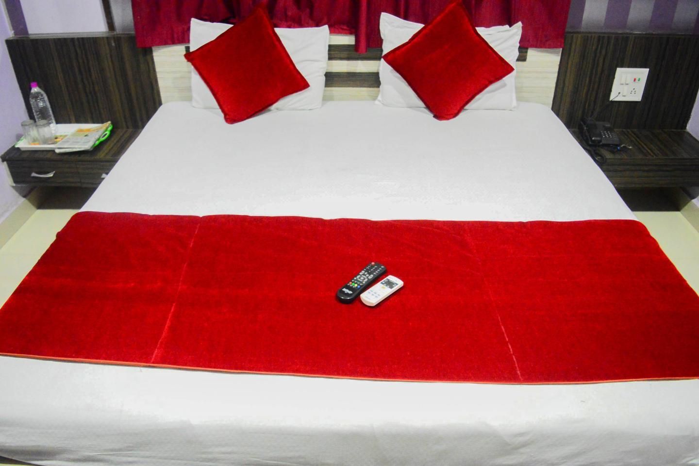 Hotel Royal Palace Deluxe AC 7