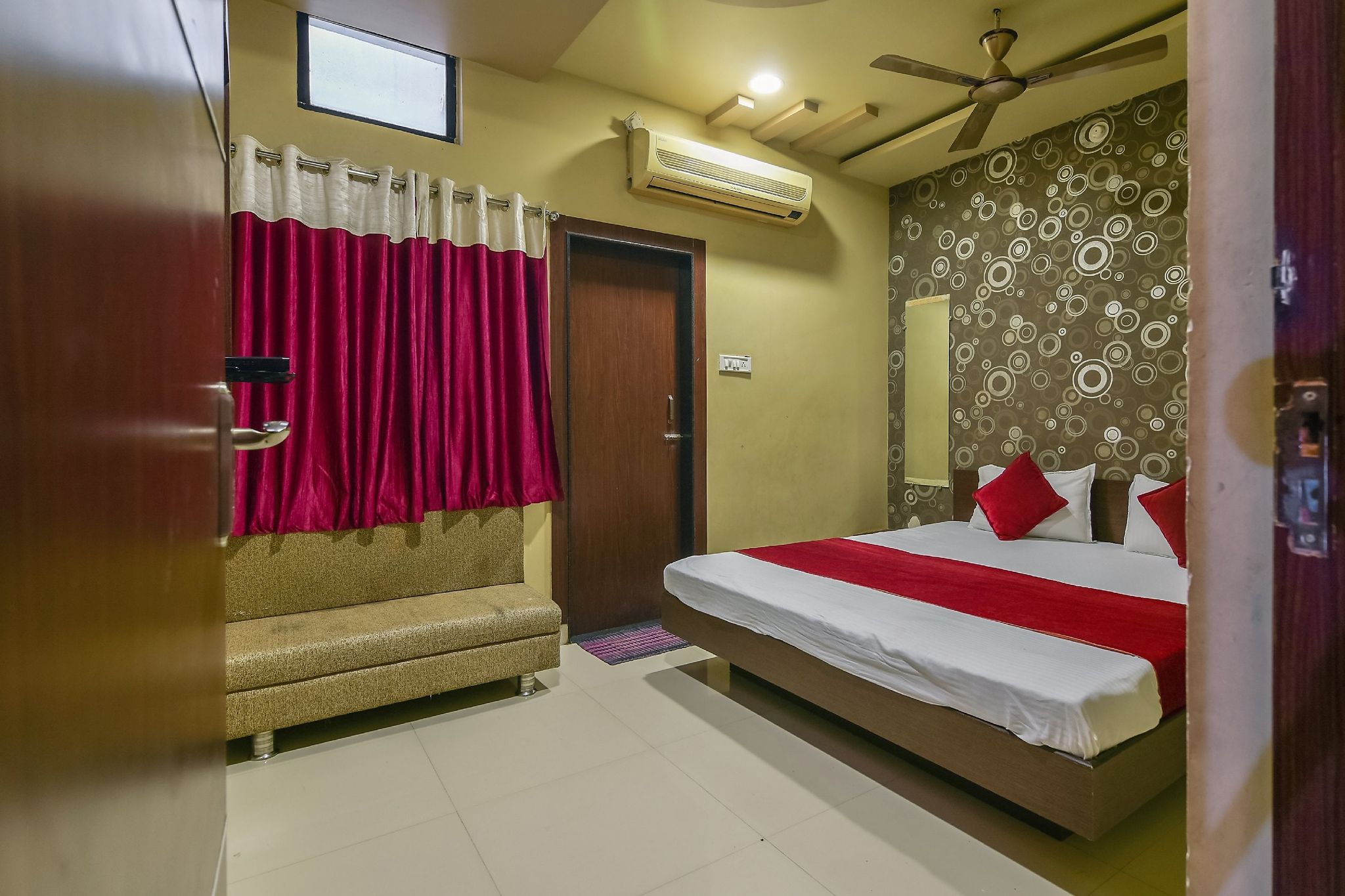 Hotel Royal Palace Deluxe AC 6