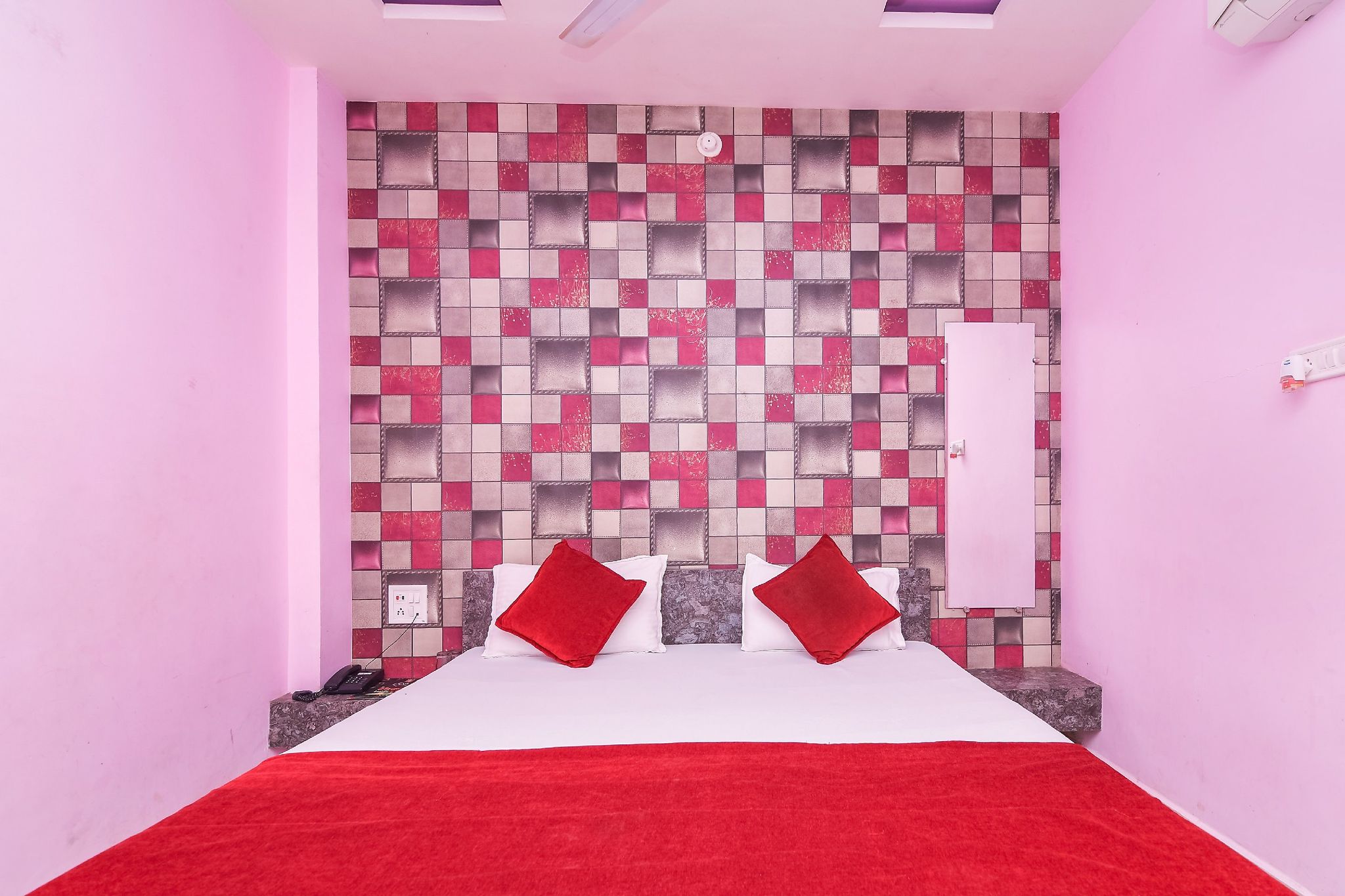 Hotel Royal Palace Deluxe AC 13