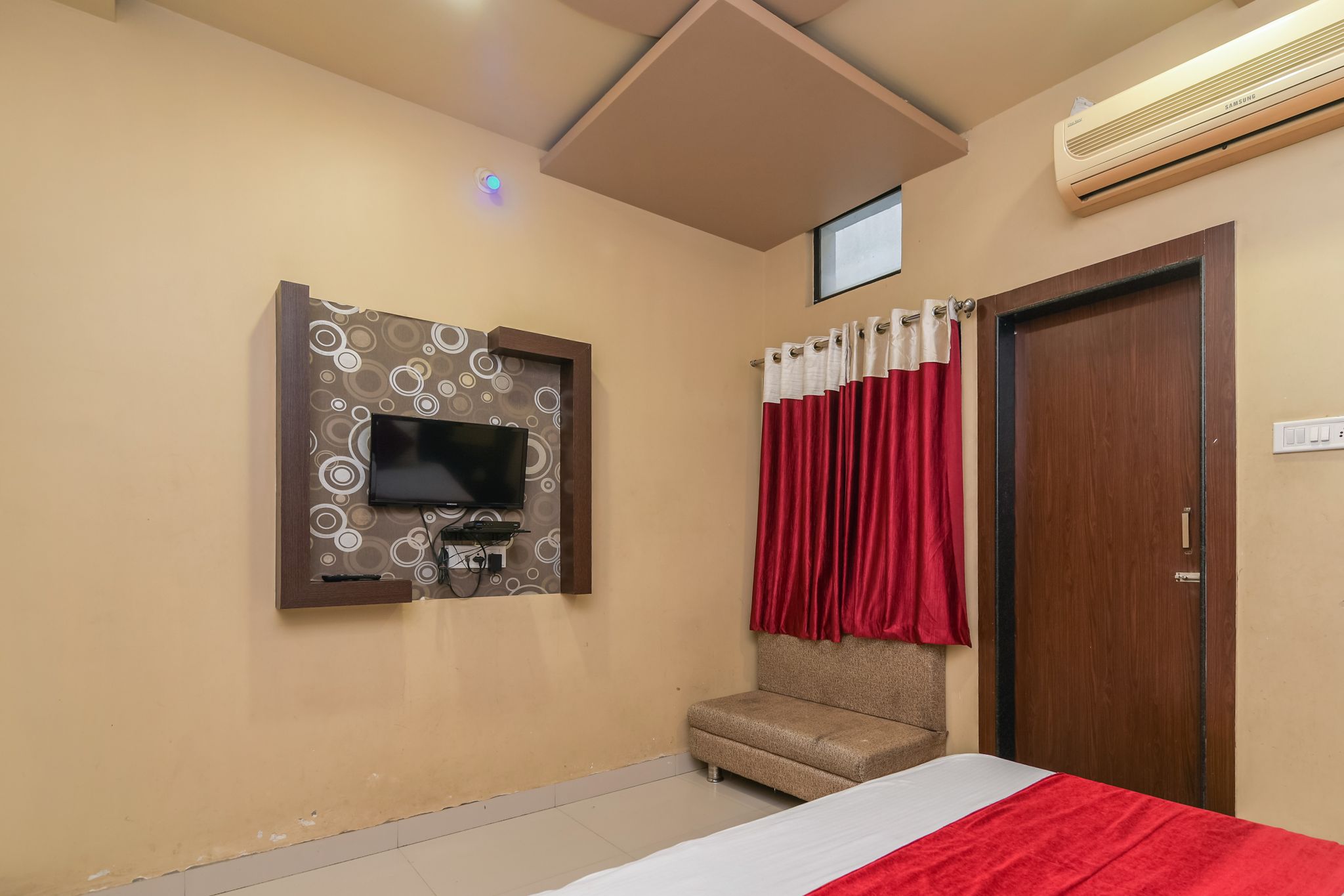 Hotel Royal Palace Deluxe AC 18