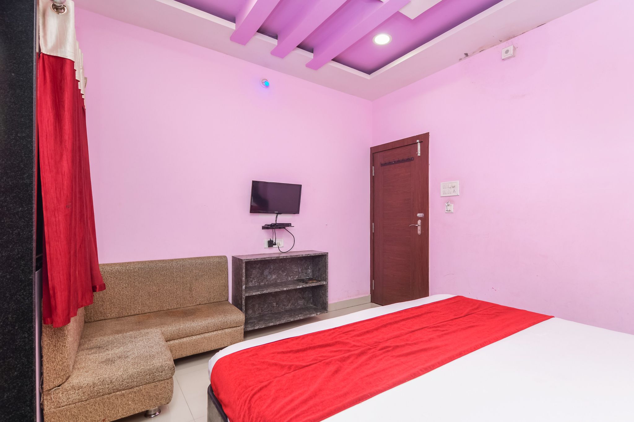 Hotel Royal Palace Deluxe AC 11