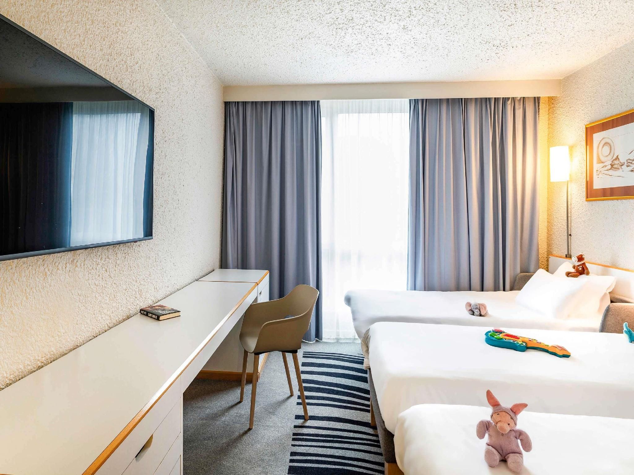 Classic Room with twin beds and 1 single sofa b ed
