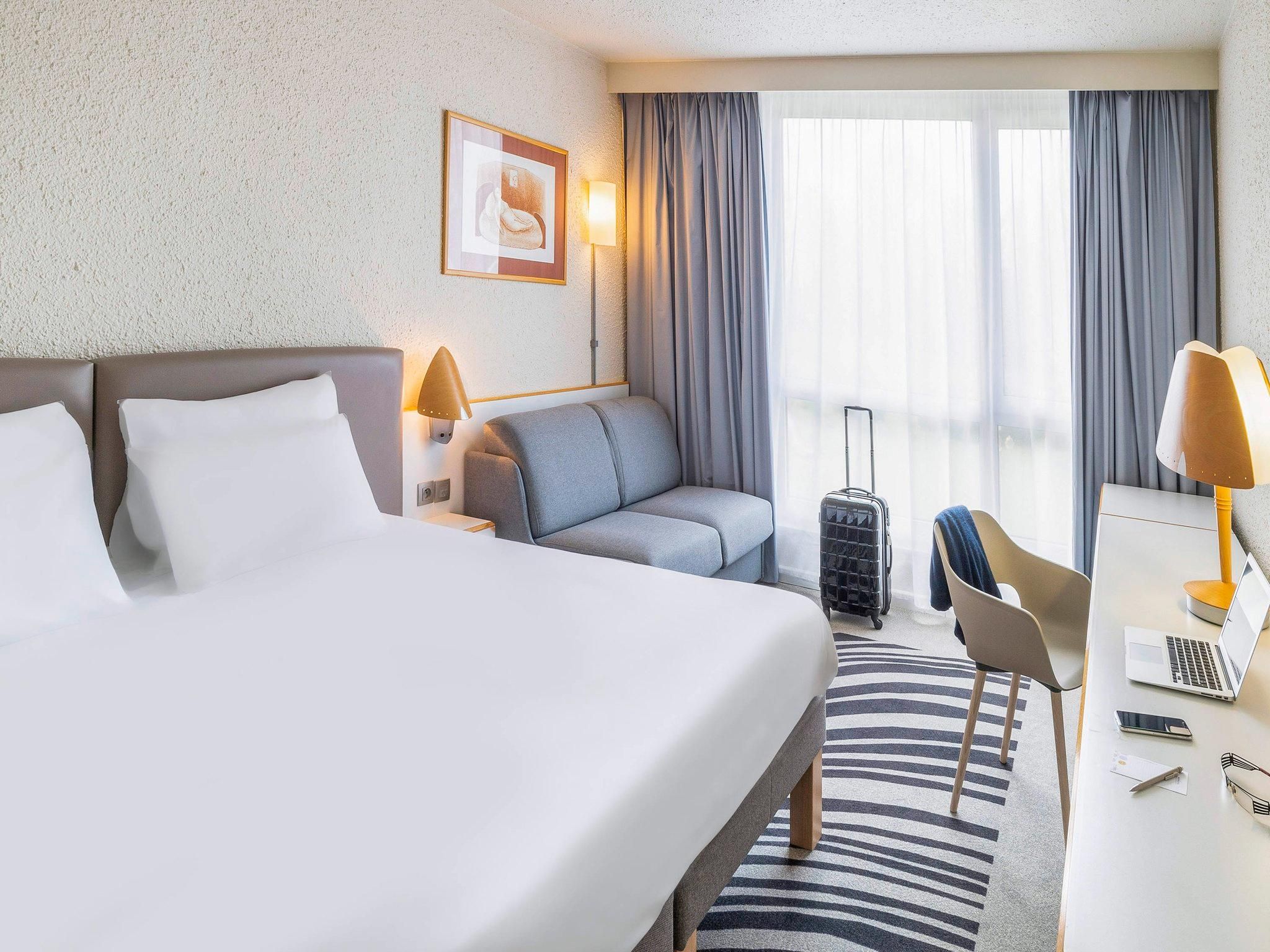 Classic Room with 1 double bed and 1 single sof a bed