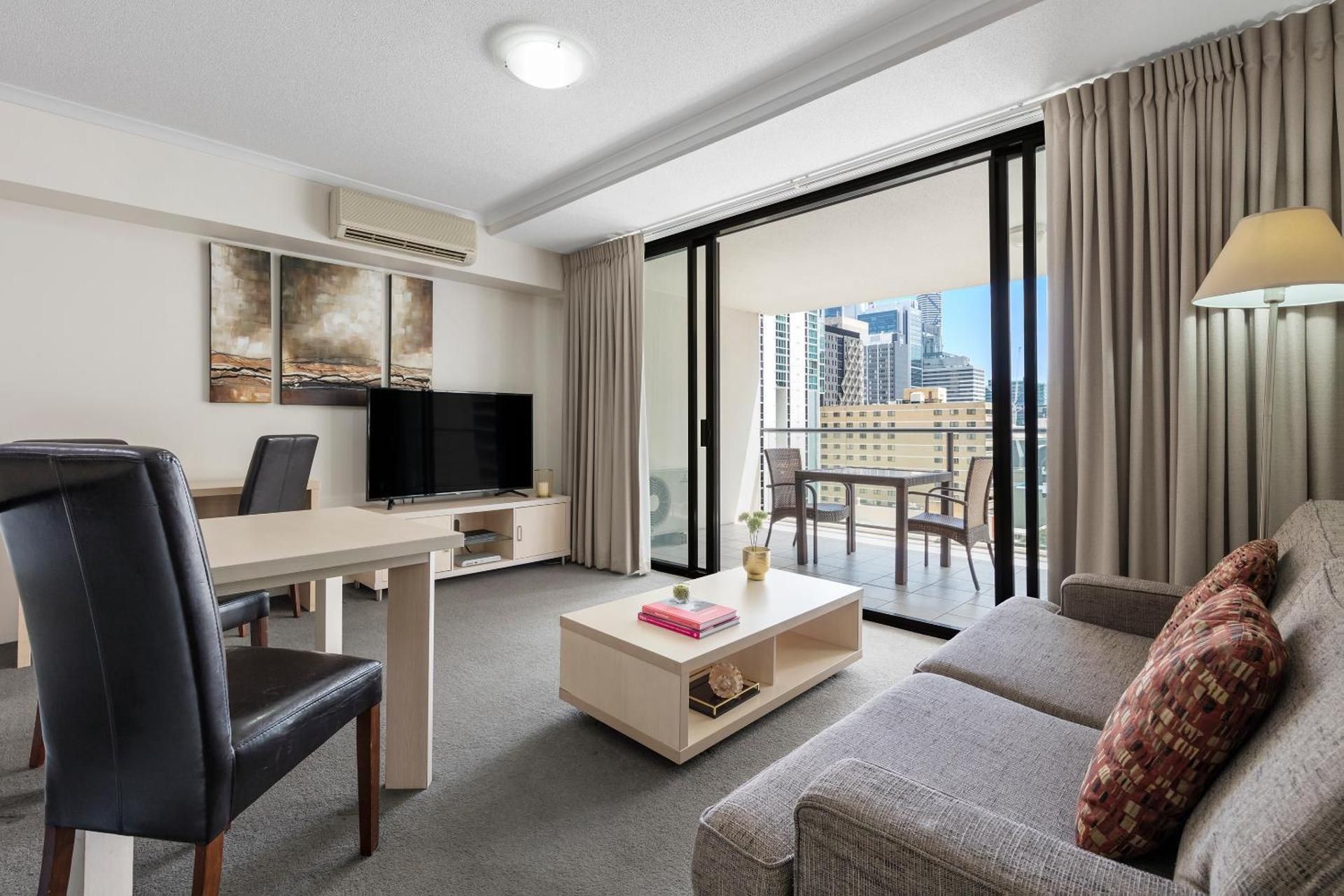 Oaks Brisbane River City Suites One-Bedroom Apartment - No Housekeeping 3
