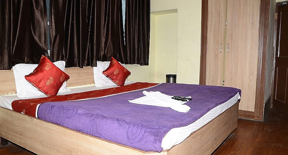 Deluxe_Non-Ac_Room_(2)_IbqYj8_proc