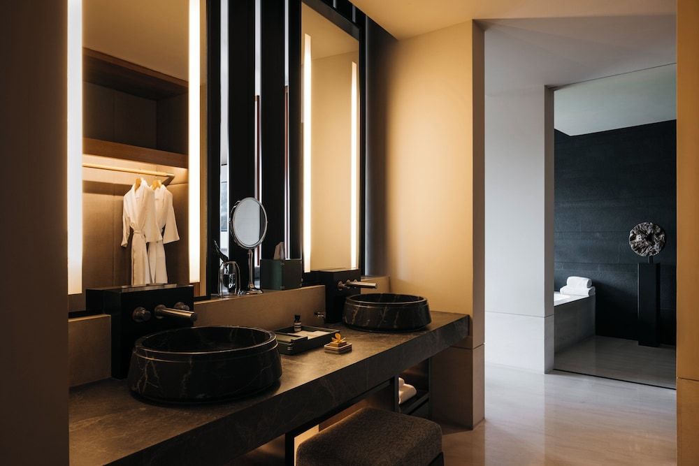 Capella Singapore Premier Room, 1 King Bed, Sea View 4