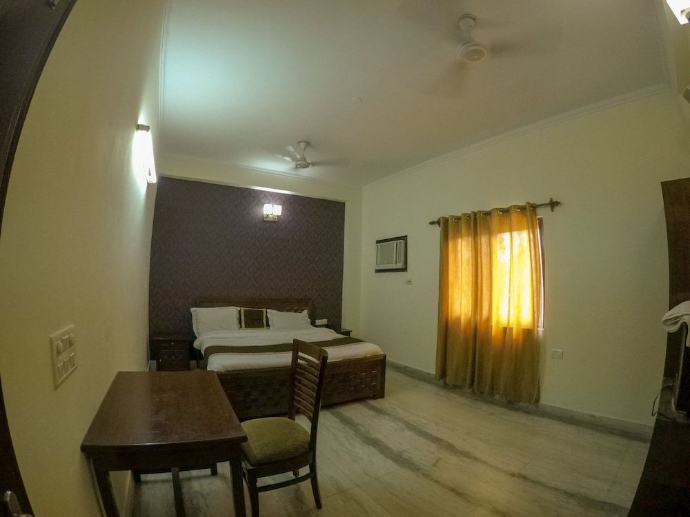 Hotel The  Orion Gopal Bhawan Luxury Double or Twin Room 3