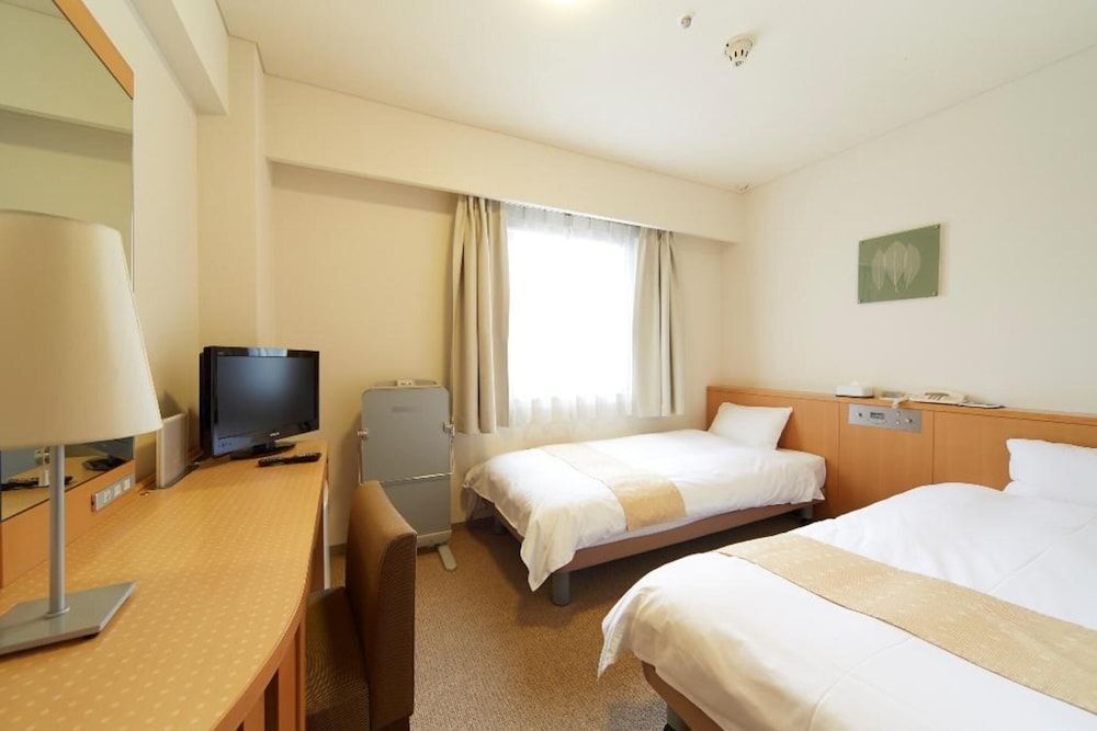 Twin Room, Smoking