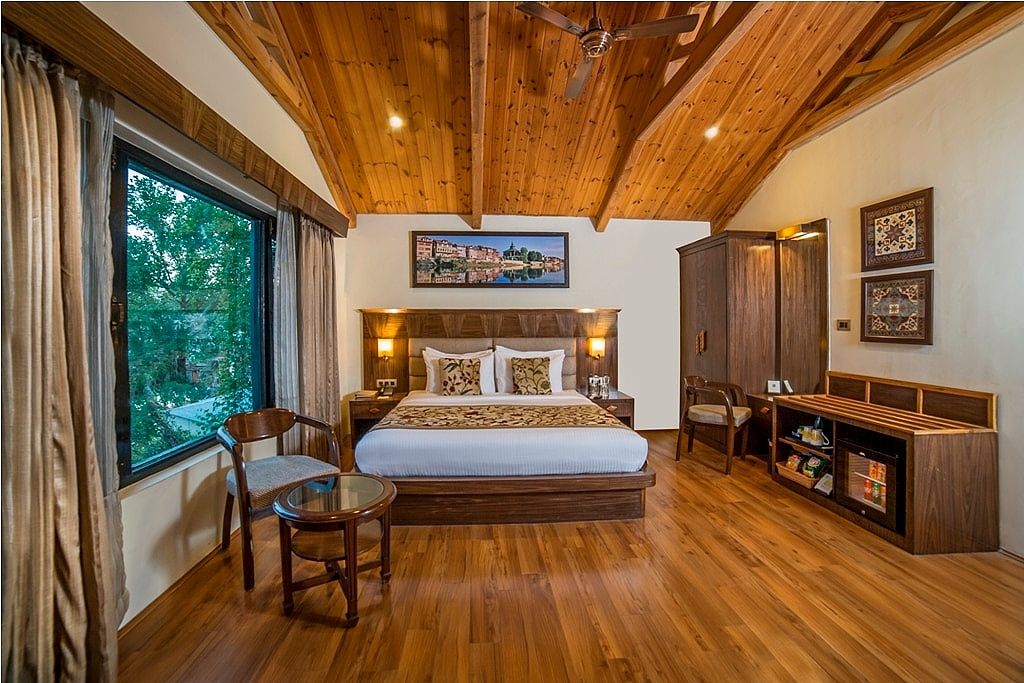 Lemon Tree Hotel, Srinagar Superior Double or Twin Room 8