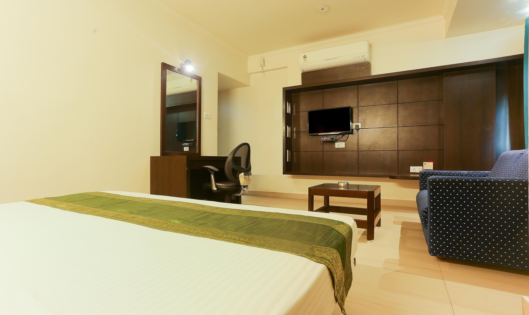 Treebo Natraj - Jaipur Deluxe Double Room 6