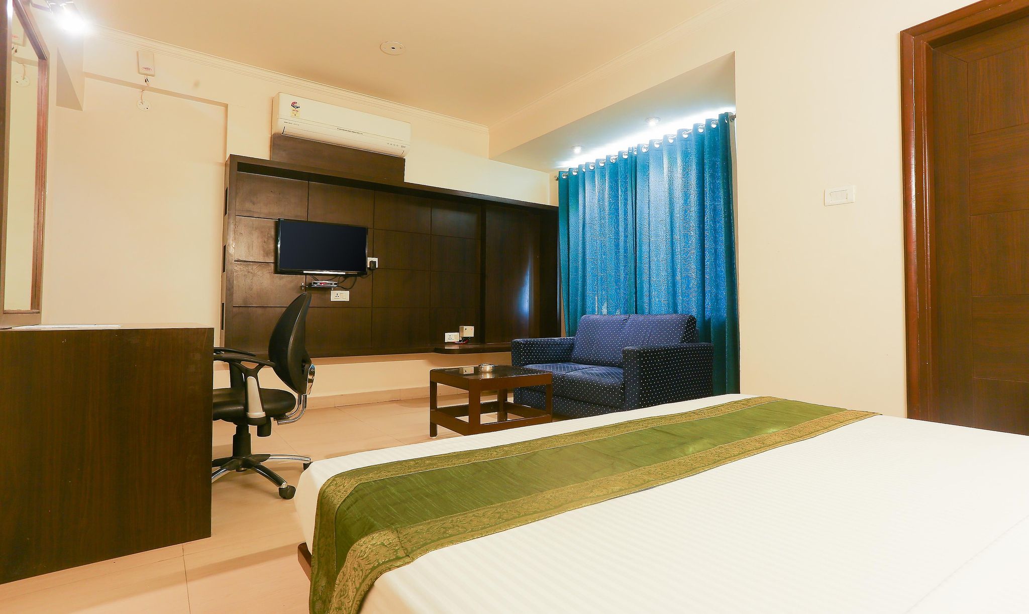 Treebo Natraj - Jaipur Deluxe Double Room