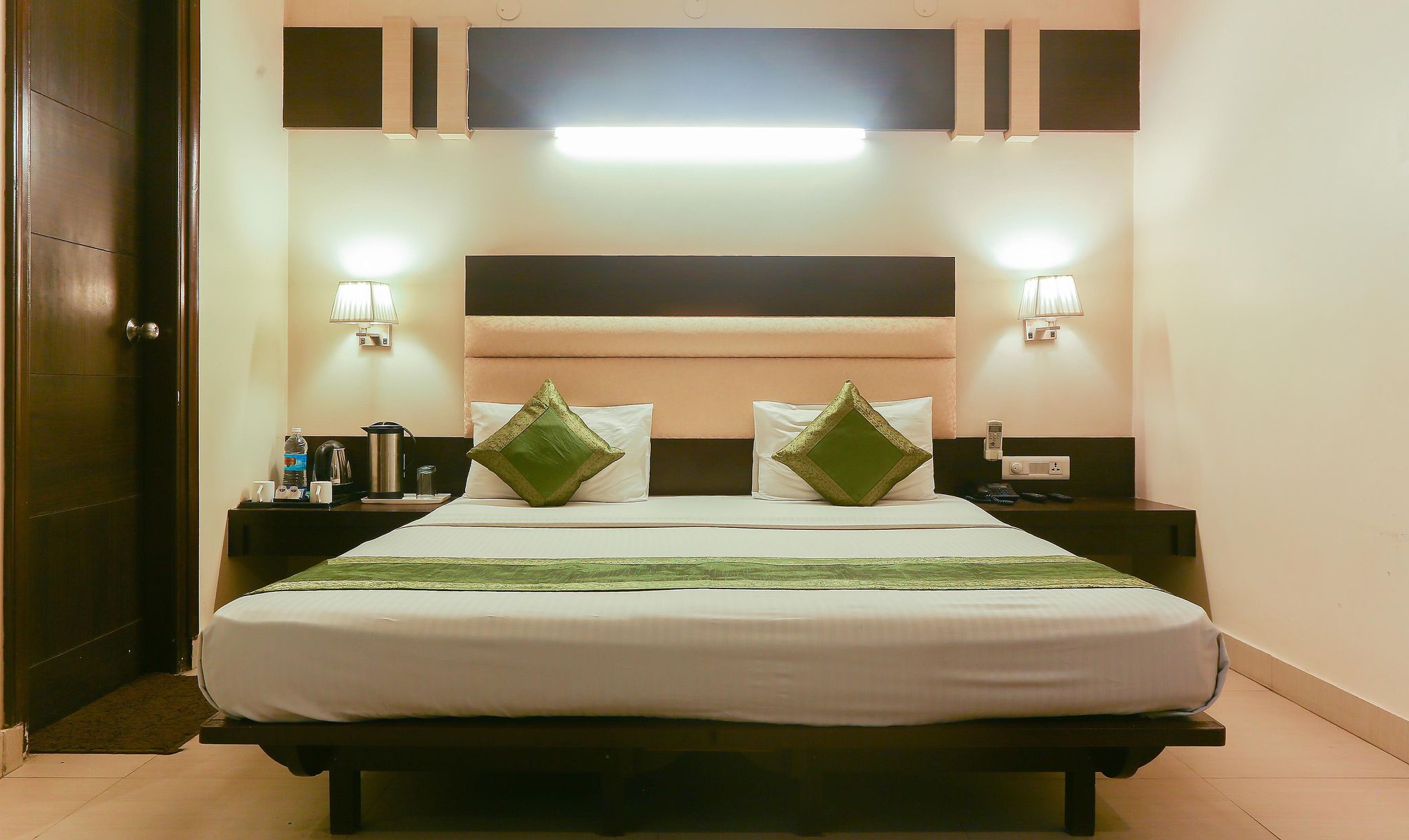 Treebo Natraj - Jaipur Deluxe Double Room 8