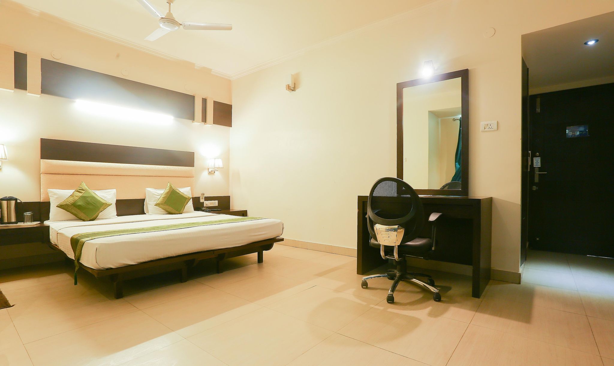 Treebo Natraj - Jaipur Deluxe Double Room 7