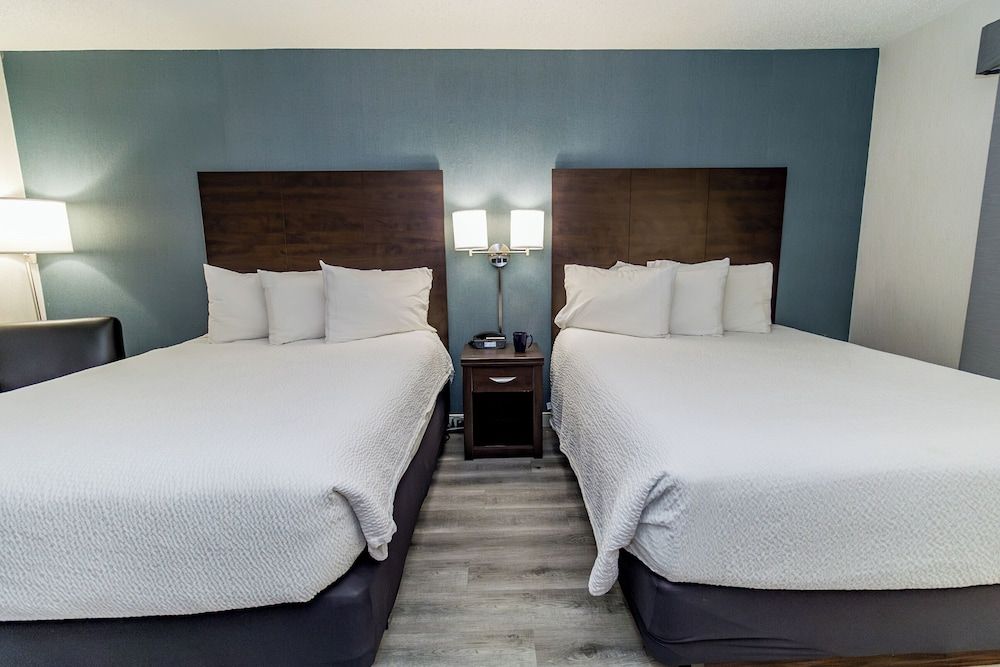 Victoria Inn Hotel & Convention Centre Brandon Premier Room, 2 Queen Beds, Balcony