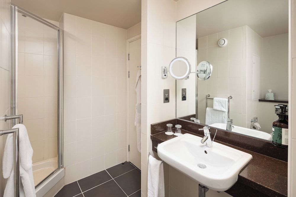 undefined Crowne Plaza London Ealing by IHG 8