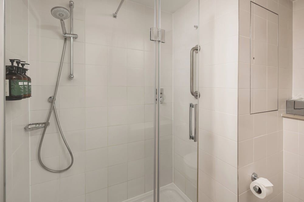 undefined Crowne Plaza London Ealing by IHG 7