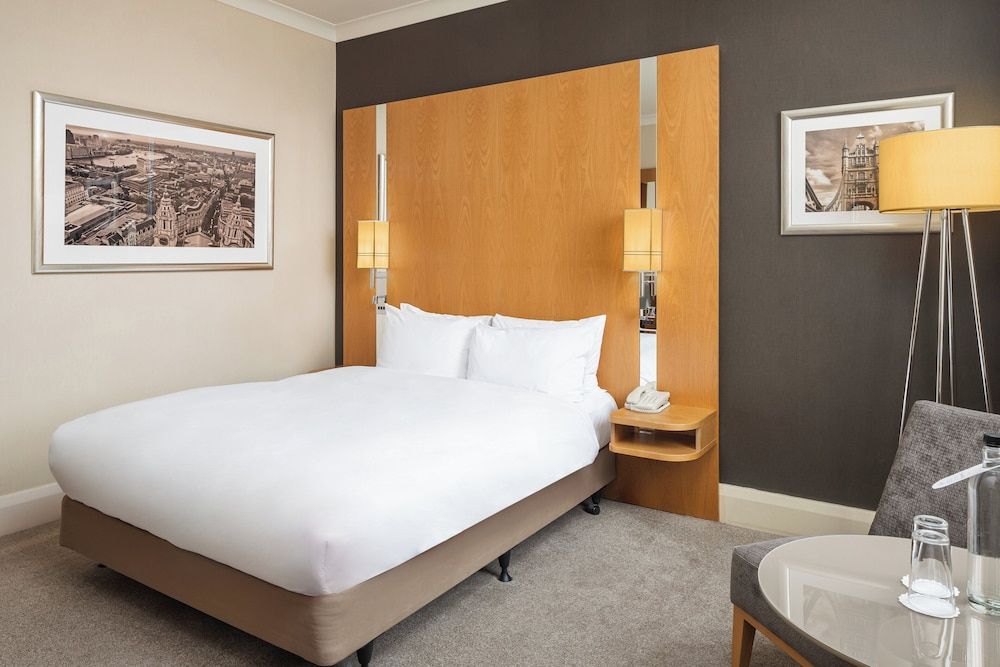 Crowne Plaza London Ealing by IHG Standard Room, 1 Queen Bed, Bathtub (Bathtub)