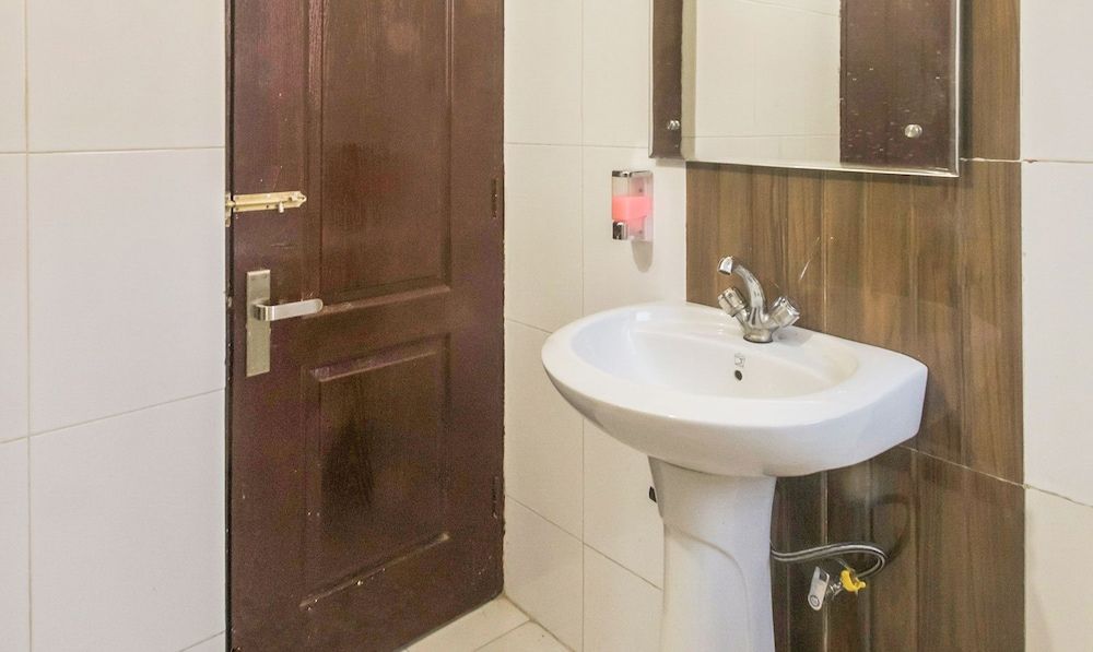 Royal Suites by Park Tree, Kasauli Deluxe Room 9