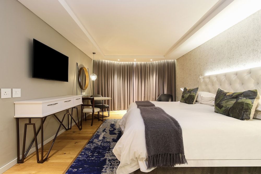 Vineyard Hotel Superior Room, 1 King Bed, Mountain View 3