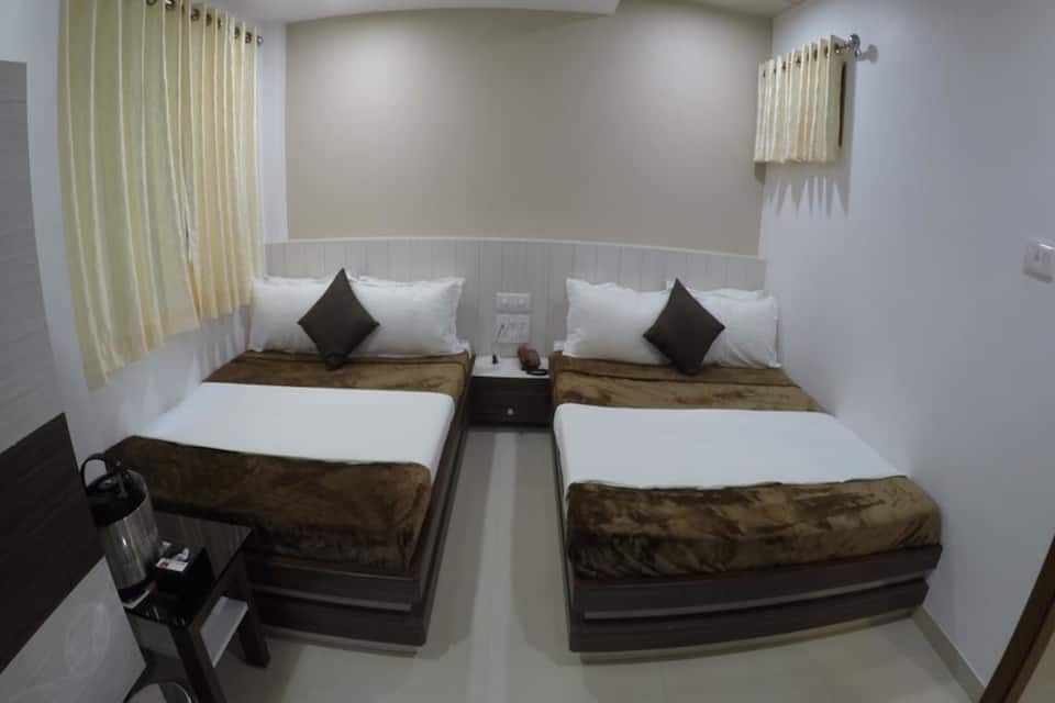 HOTEL IDEAL Deluxe Non AC Room 3