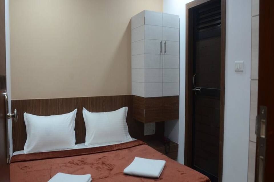 HOTEL IDEAL Deluxe Non AC Room 4