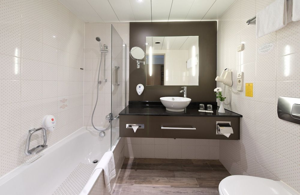 Leonardo Hotel Karlsruhe Superior Room 5