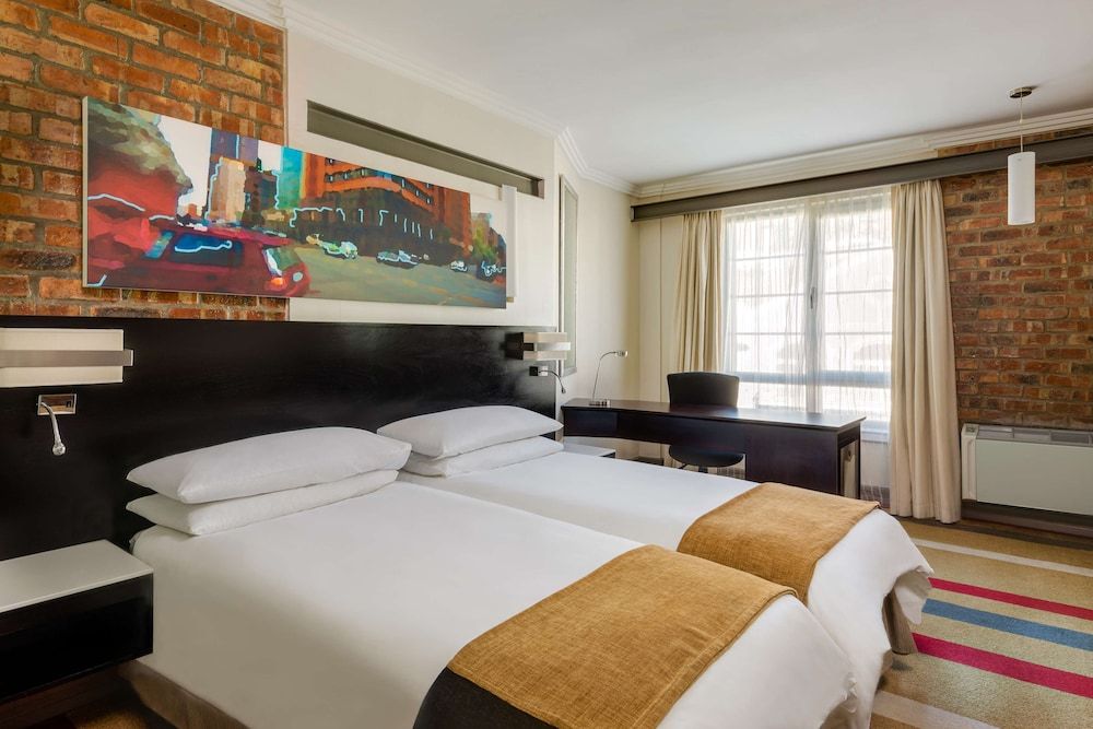 Garden Court Victoria Junction Standard King or Twn Room 8