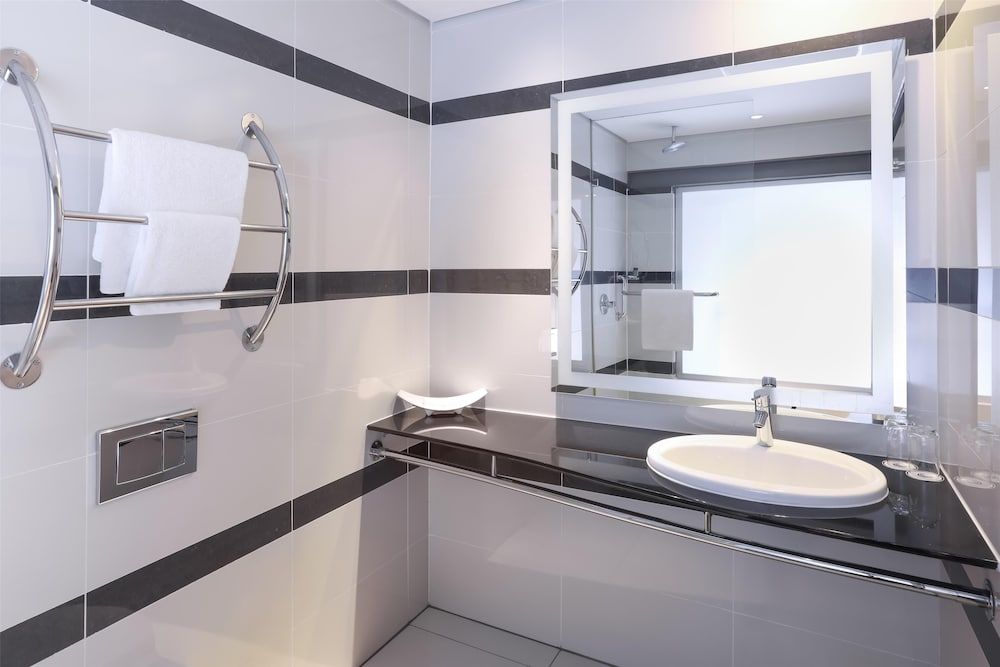 Garden Court Victoria Junction Standard King or Twn Room 10