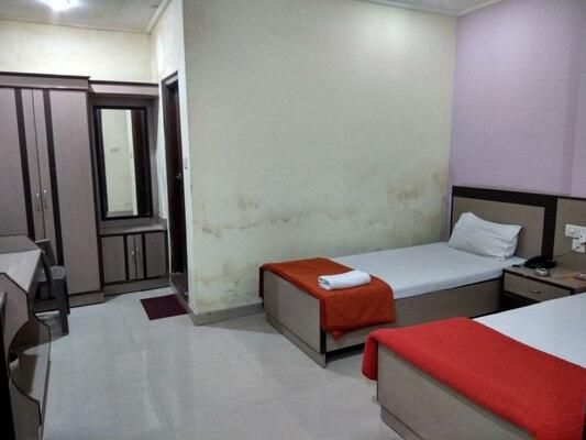 Deluxe Twin Room Type A