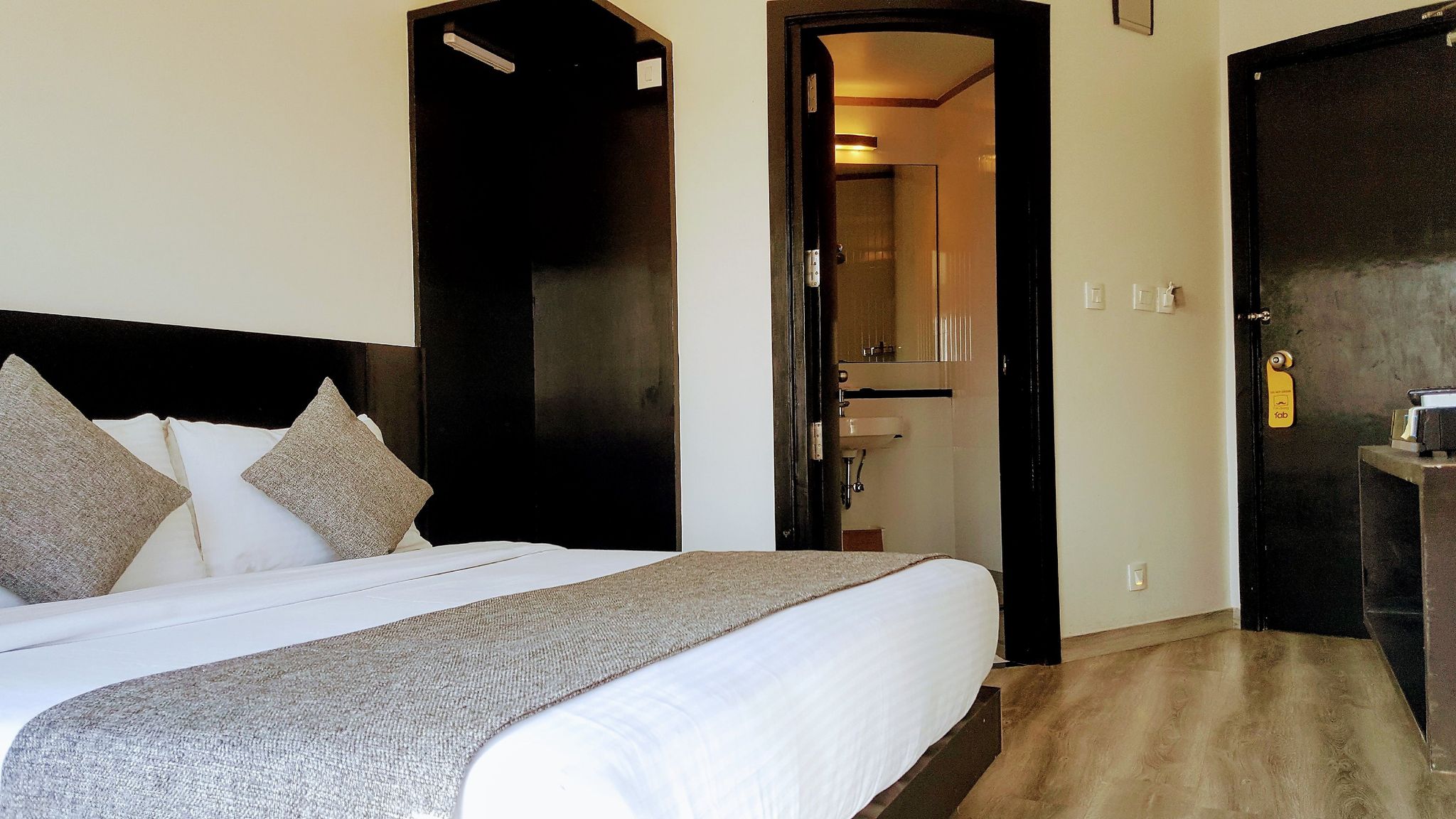 The Saneer STANDARD ROOM 8