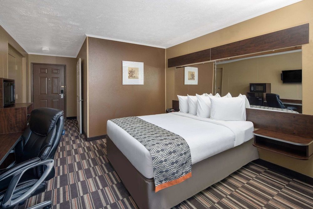 Standard Room, 1 Queen Bed, Accessible