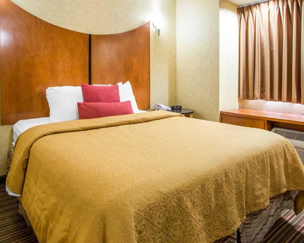 undefined Quality Inn & Suites North/Polaris 9