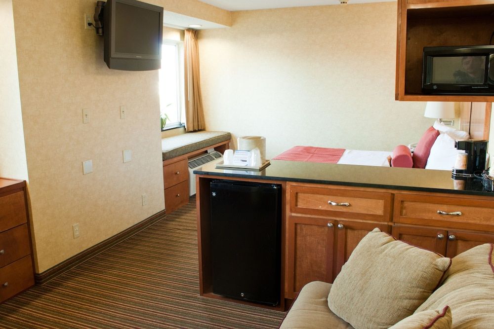 undefined Quality Inn & Suites North/Polaris 3