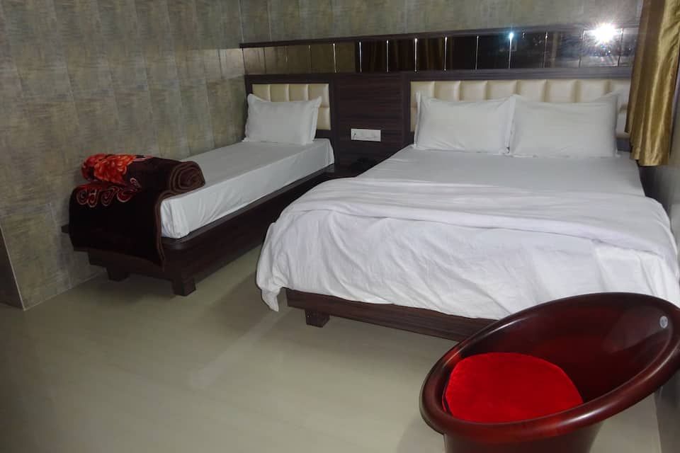 Deluxe Triple Bed AC Room