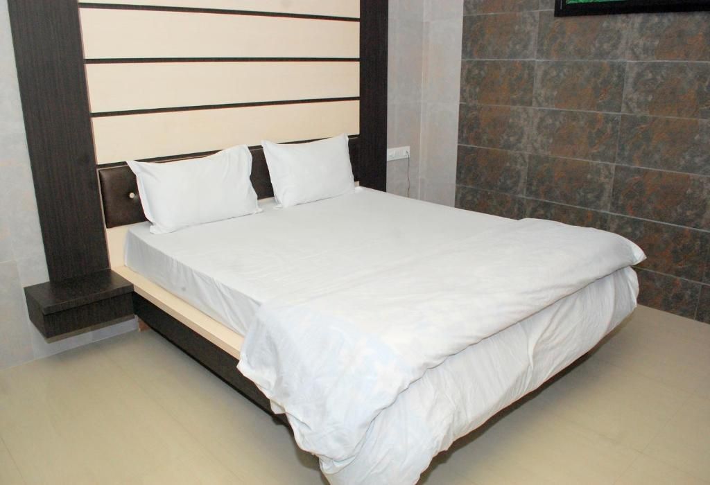 The Sky Comfort - Hotel The Heaven Deluxe Double Bed AC 3