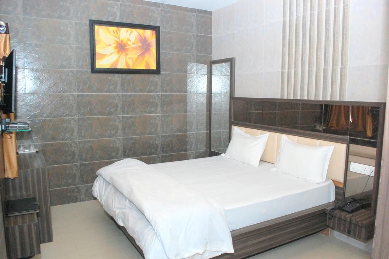 The Sky Comfort - Hotel The Heaven Deluxe Double Bed AC