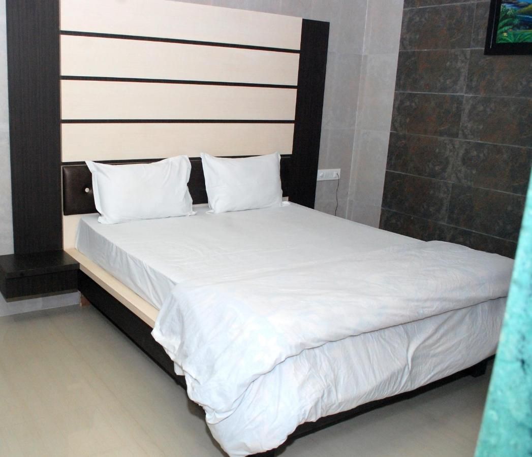 Deluxe Double Bed Non AC