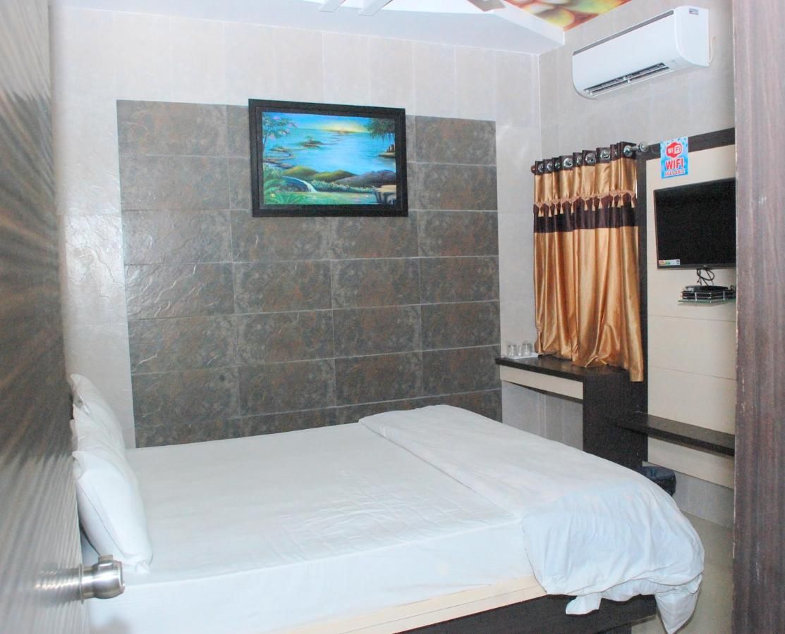 Deluxe Double Bed Non AC