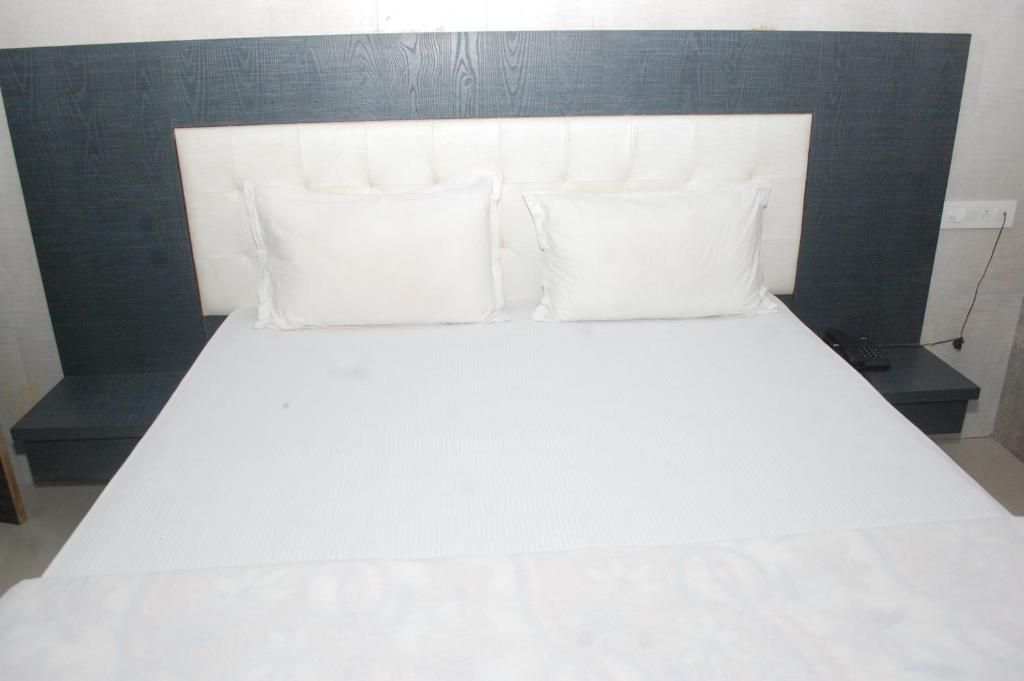 Deluxe Double Bed Non AC