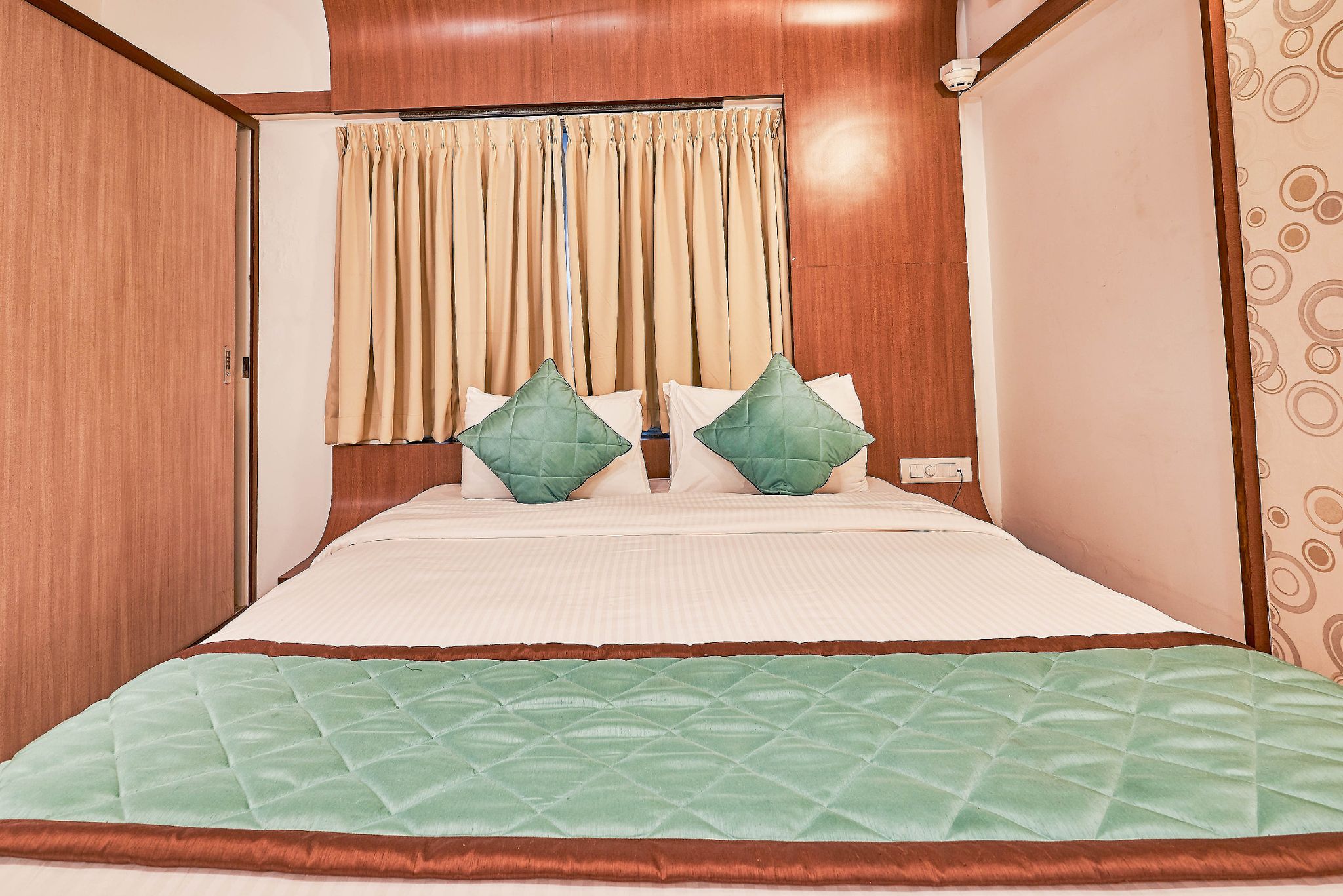 White Castle Superior Room 2