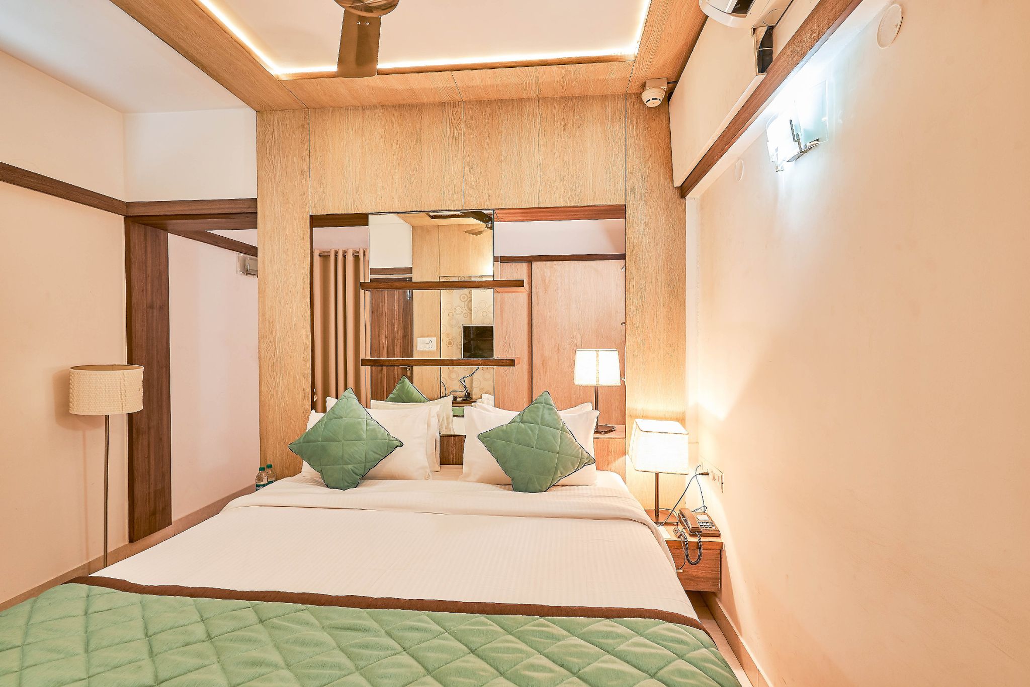 White Castle Superior Room 8