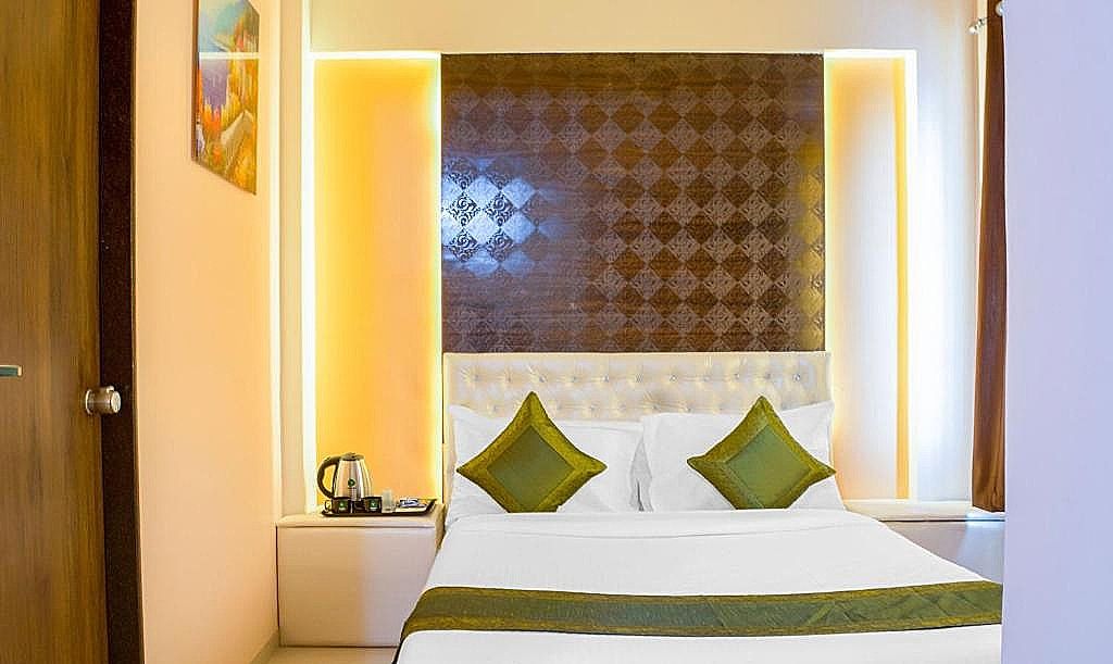 Treebo Naunidh Suites Deluxe Double Room 3