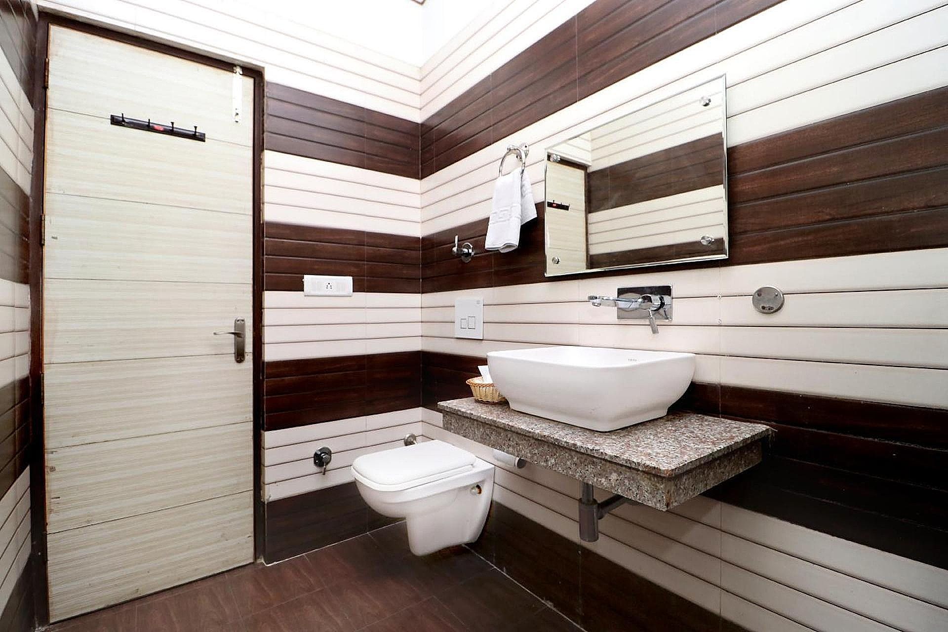 Hotel Seven- Centre of City Chandigarh Deluxe Room 8