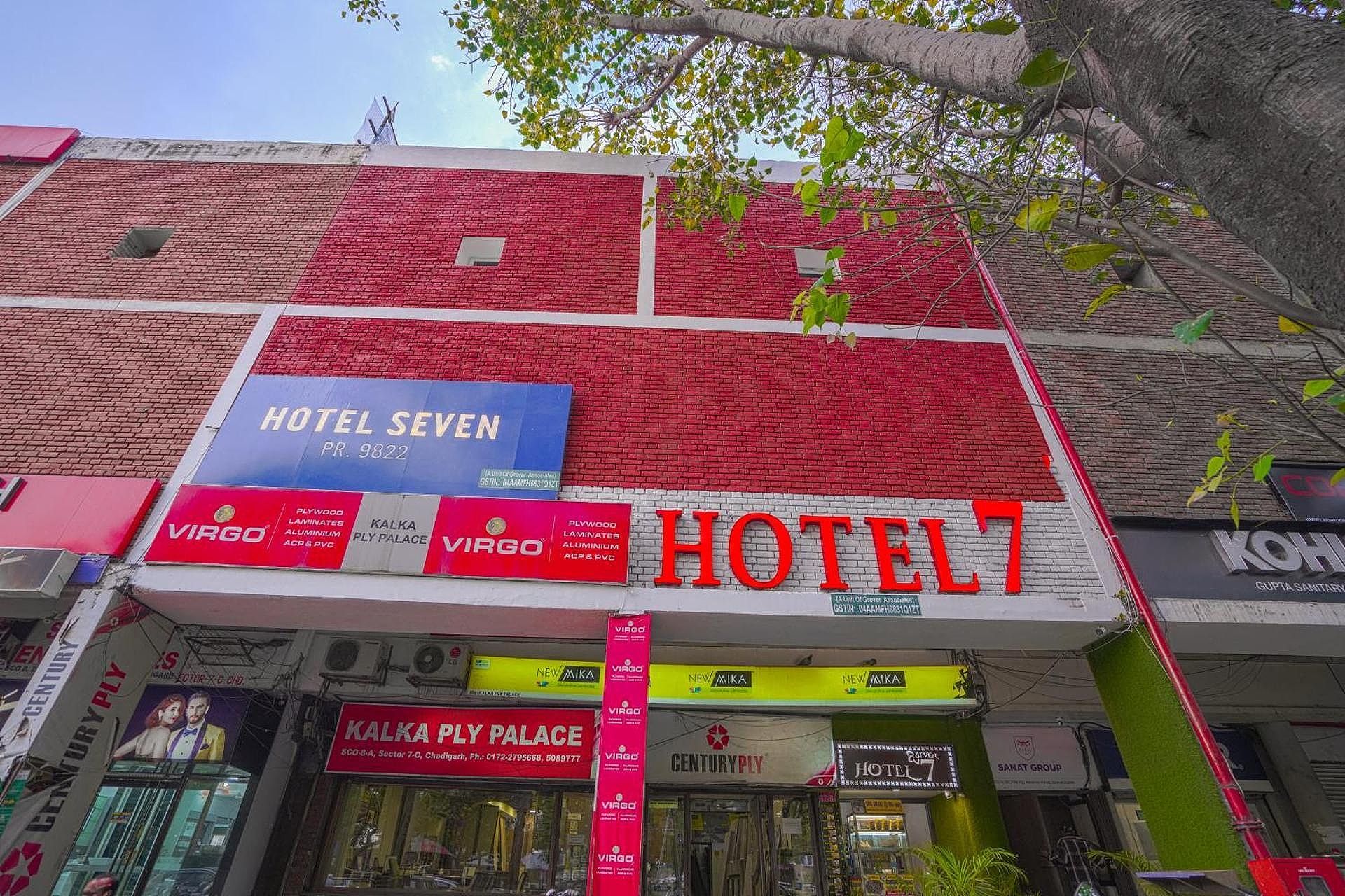HOTEL SEVEN