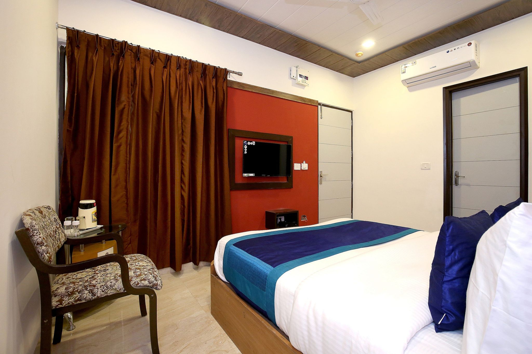 Hotel Seven- Centre of City Chandigarh Deluxe Room 17